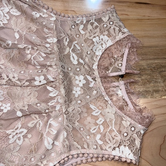 Altar’s State Lace Tank - Picture 4 of 10